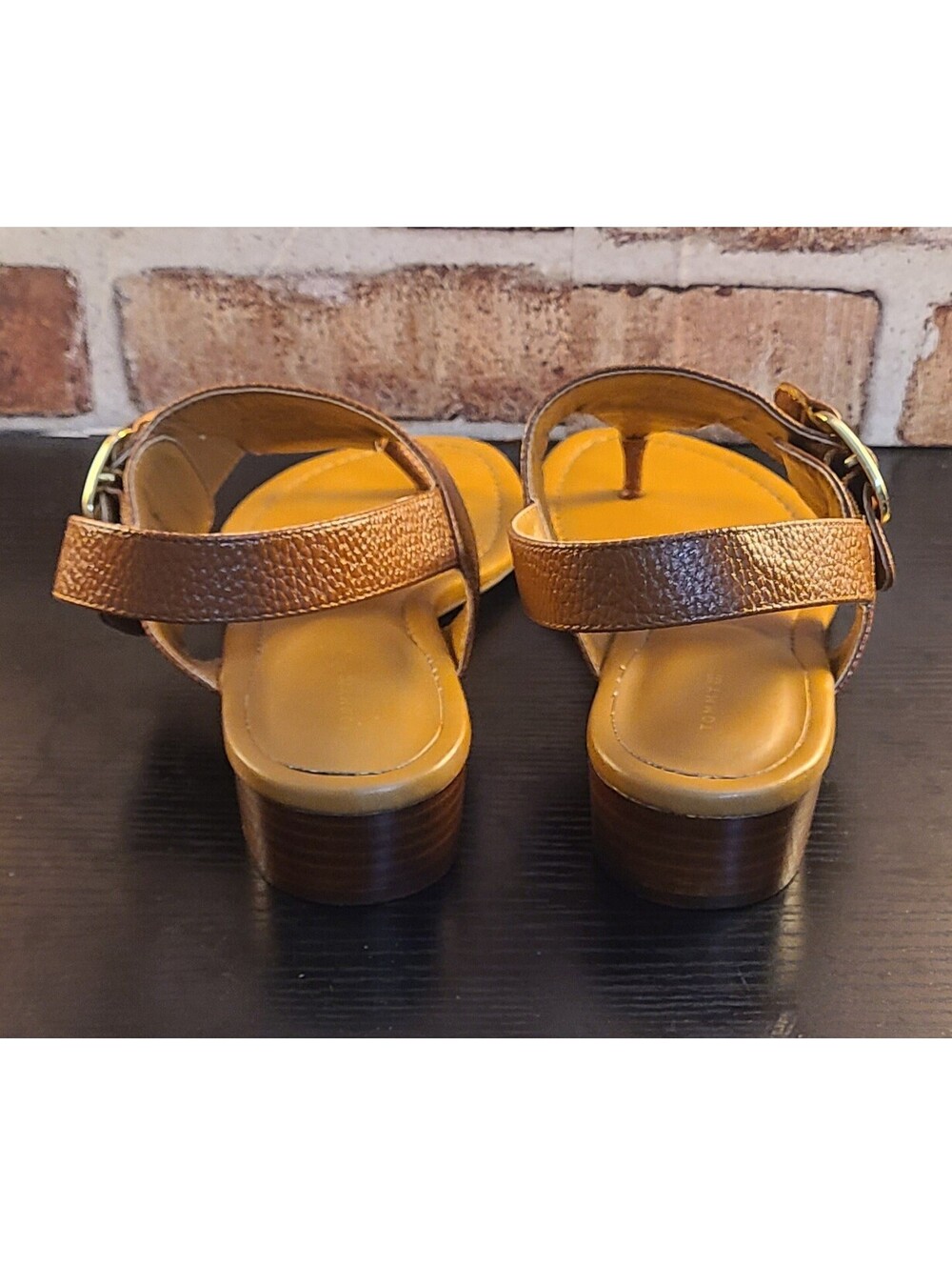 Tommy Hilfiger T-Strap Thong Sandals Womens Size 10 Brown Tan Side Buckle Summer - Picture 2 of 9